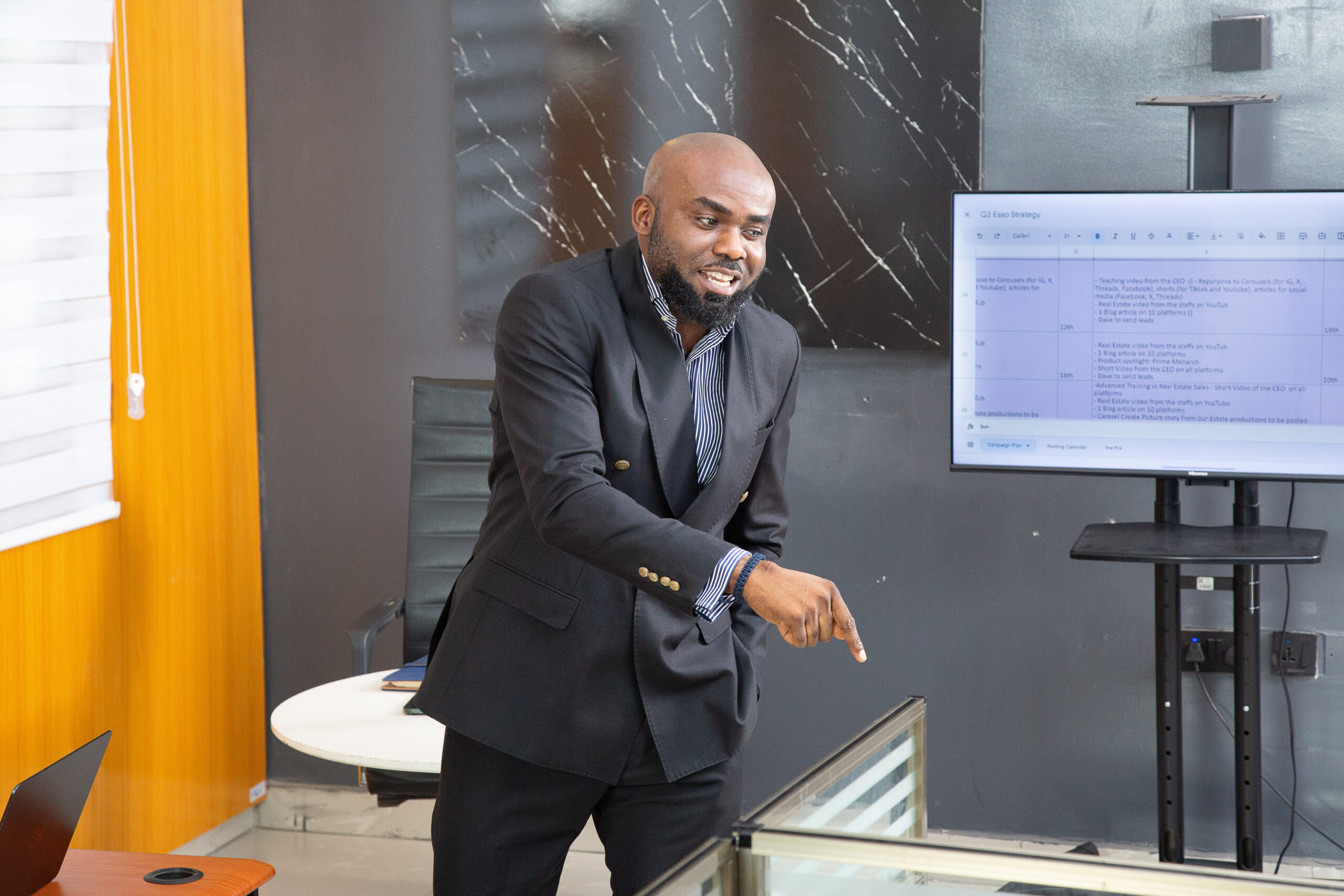 You are currently viewing How Dr. Smith Ezenagu’s Data-Driven Approach Beats the Competition